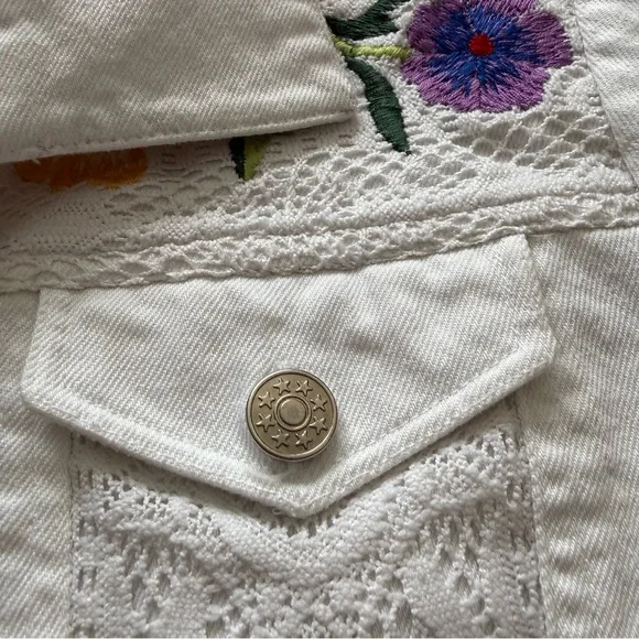 Boston Proper White Floral Embroidered Denim Jacket Size M Boho Cottagecore - Picture 5 of 8